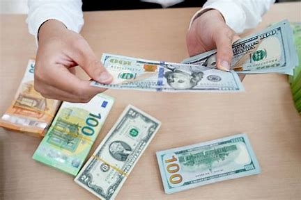 Tỷ giá USD hôm 11/2: Giá bán USD tăng mạnh lên mức 25.690 đồng/USD